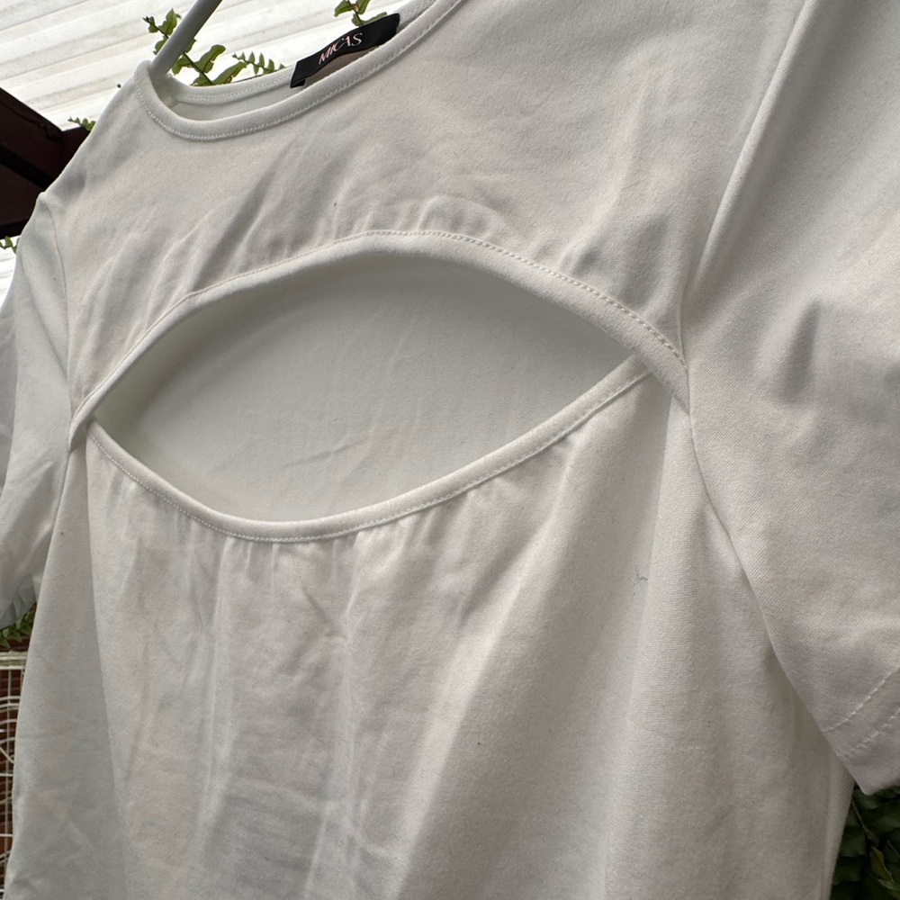 🤍 White Cutout Bodysuit – Size M🤍